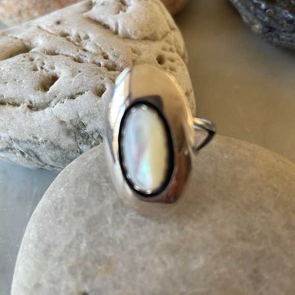 Vintage Navajo Native American Mother Of Pearl Teddy Goodluck Ring - Picture 7 of 7